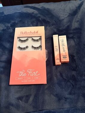 Flutterhabit The Flirt False Eyelash Set with Lash Adhesive - Pink